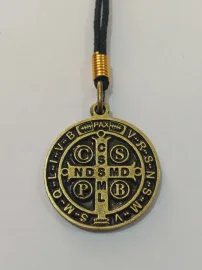 MEDALHA S�O BENTO OURO VELHO COM CORD�O 03 UNIDADES