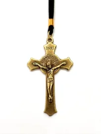 Crucifixo de S�o Bento com Cord�o para Pesco�o, 7 cm x 4,1 cm 3 Unidades