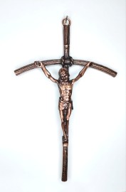 CRUCIFIXO DE METAL CURVO 23 X 14 CM