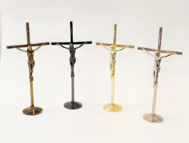 CRUCIFIXO DE METAL 14 X 7 CM COM BASE