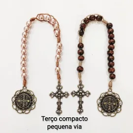 Ter�o Madeira ou perola 8 mm Compacto Pequena Via com Medalha de Sa� Bento e Cruz de Metal