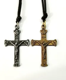 Cruz com cord�o da Sant�ssima Trindade com 03 unidades