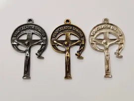 Cruz do RCC em Metal 6,5 x 4 cm Com Cord�o