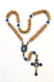 Ter�o Madeira 8 mm  Luxo com Medalha  e Cruz de Nossa Senhora Aparecida Resinada